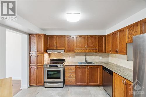 6154 Heritage Park Crescent, Ottawa, ON - Indoor Photo Showing Kitchen