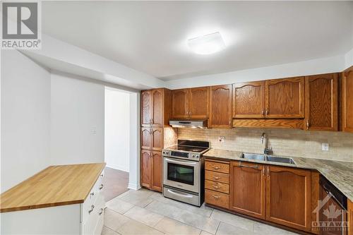 6154 Heritage Park Crescent, Ottawa, ON - Indoor Photo Showing Kitchen With Double Sink