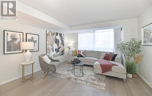 701 - 750 Bay Street, Toronto, ON - Indoor Photo Showing Living Room