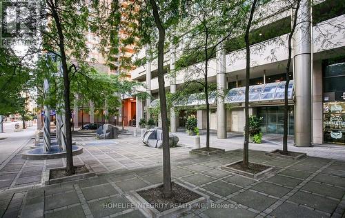 701 - 750 Bay Street, Toronto, ON - Outdoor