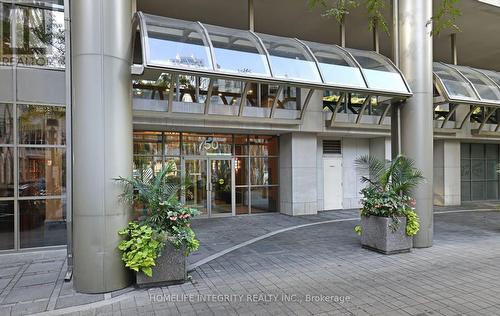 701 - 750 Bay Street, Toronto, ON - Outdoor