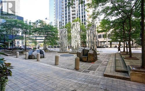 701 - 750 Bay Street, Toronto, ON - Outdoor