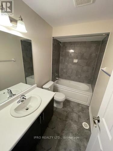 96 - 2280 Baronwood Drive N, Oakville, ON - Indoor Photo Showing Bathroom