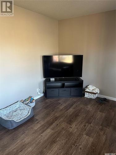 246 5Th Avenue Nw, Swift Current, SK - Indoor Photo Showing Living Room