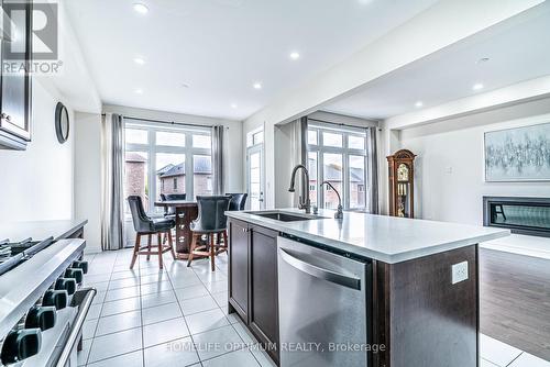 24 Richard Boyd Drive, East Gwillimbury, ON - Indoor Photo Showing Kitchen With Upgraded Kitchen