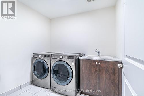 24 Richard Boyd Drive, East Gwillimbury, ON - Indoor Photo Showing Laundry Room