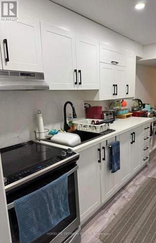 24 Richard Boyd Drive, East Gwillimbury, ON - Indoor Photo Showing Kitchen