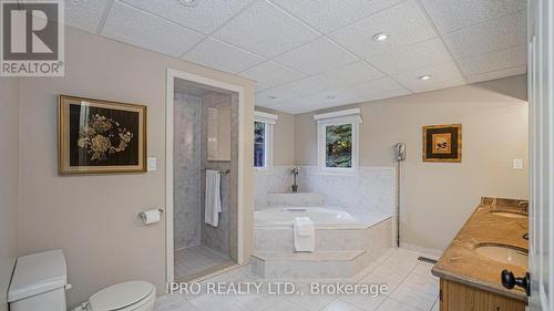 16 Grand Oaks Court, Brampton, ON - Indoor Photo Showing Bathroom