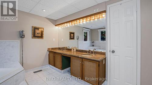 16 Grand Oaks Court, Brampton, ON - Indoor