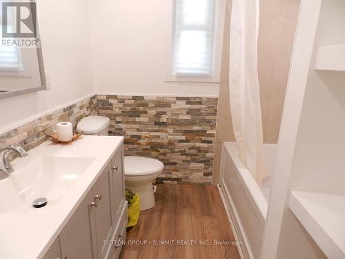 146 Harmony Avenue, Hamilton, ON - Indoor Photo Showing Bathroom