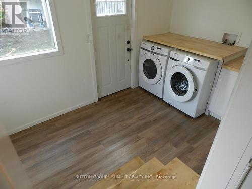 146 Harmony Avenue, Hamilton, ON - Indoor Photo Showing Laundry Room