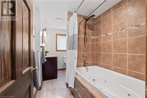 3838 Summit Avenue, Fort Erie, ON - Indoor Photo Showing Bathroom