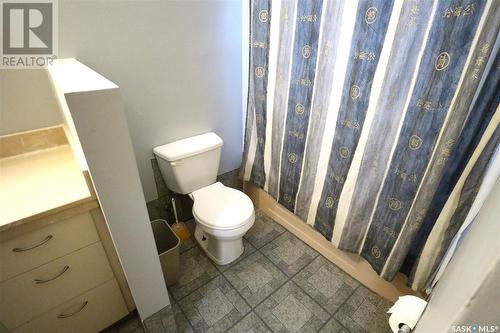 67 Yarnton Crescent, Regina, SK - Indoor Photo Showing Bathroom