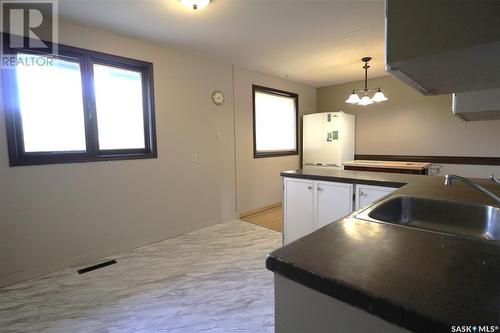 67 Yarnton Crescent, Regina, SK - Indoor Photo Showing Kitchen