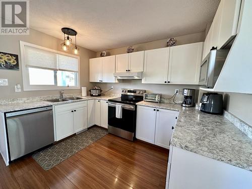 178 Ivy Street, Prince George, BC - Indoor Photo Showing Kitchen With Double Sink