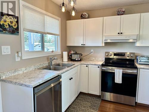 178 Ivy Street, Prince George, BC - Indoor Photo Showing Kitchen With Double Sink