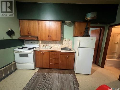 2379 Proton Avenue, Gull Lake, SK - Indoor Photo Showing Kitchen