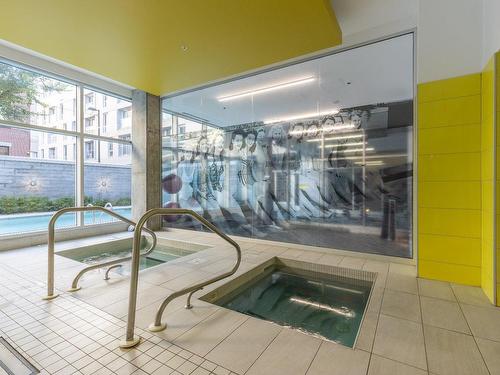 Piscine - 954-1414 Rue Chomedey, Montréal (Ville-Marie), QC - Indoor Photo Showing Other Room With In Ground Pool