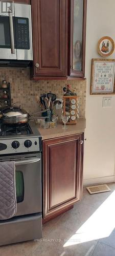 125 Carolyn Street W, Georgina, ON - Indoor Photo Showing Kitchen