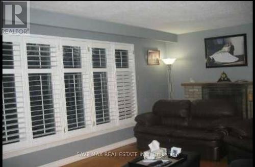 3149 Ibbetson Crescent S, Mississauga, ON - Indoor Photo Showing Living Room