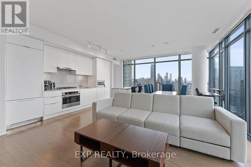 4011 - 20 Lombard Street, Toronto, ON - Indoor Photo Showing Living Room