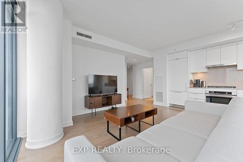 4011 - 20 Lombard Street, Toronto, ON - Indoor Photo Showing Living Room