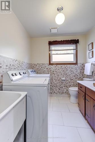 26 May Avenue, East Gwillimbury, ON - Indoor Photo Showing Laundry Room