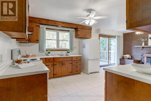 26 May Avenue, East Gwillimbury, ON - Indoor Photo Showing Kitchen