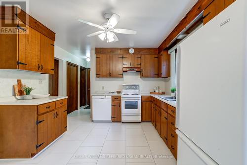 26 May Avenue, East Gwillimbury, ON - Indoor Photo Showing Kitchen With Double Sink