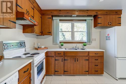 26 May Avenue, East Gwillimbury, ON - Indoor Photo Showing Kitchen With Double Sink