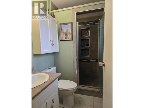 131 Duncan Place, Prince George, BC - Indoor Photo Showing Bathroom