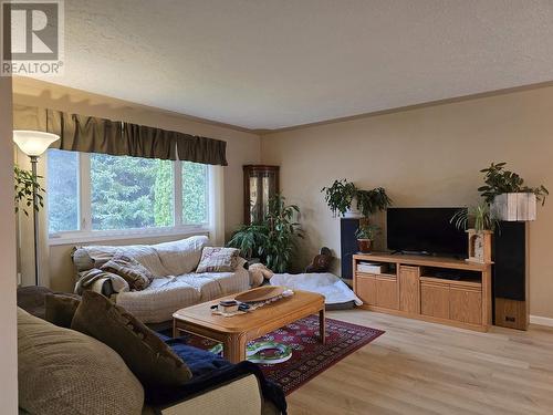 131 Duncan Place, Prince George, BC - Indoor Photo Showing Living Room