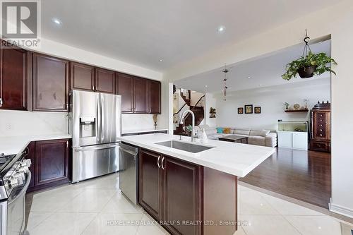 195 Aishford Road, Bradford West Gwillimbury, ON - Indoor Photo Showing Kitchen