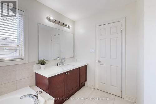 195 Aishford Road, Bradford West Gwillimbury, ON - Indoor Photo Showing Bathroom