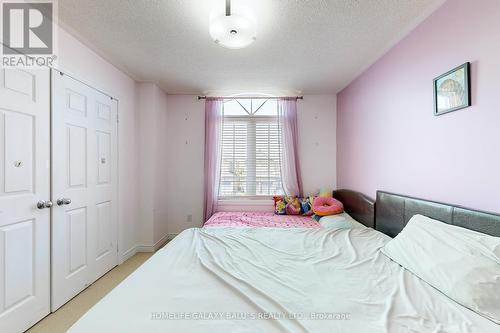 195 Aishford Road, Bradford West Gwillimbury, ON - Indoor Photo Showing Bedroom