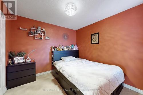 195 Aishford Road, Bradford West Gwillimbury, ON - Indoor Photo Showing Bedroom