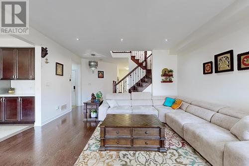 195 Aishford Road, Bradford West Gwillimbury, ON - Indoor Photo Showing Living Room