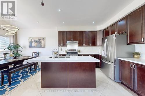 195 Aishford Road, Bradford West Gwillimbury, ON - Indoor Photo Showing Kitchen With Stainless Steel Kitchen