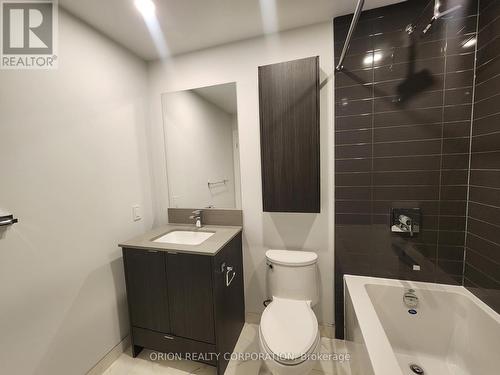 902 - 4130 Parkside Village Drive, Mississauga, ON - Indoor Photo Showing Bathroom