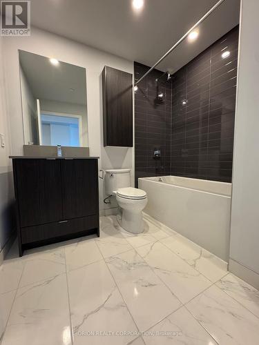 902 - 4130 Parkside Village Drive, Mississauga, ON - Indoor Photo Showing Bathroom