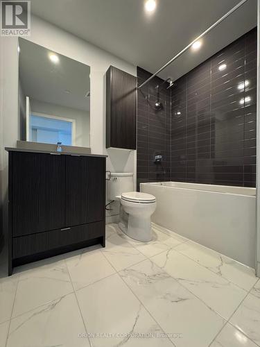 902 - 4130 Parkside Village Drive, Mississauga, ON - Indoor Photo Showing Bathroom