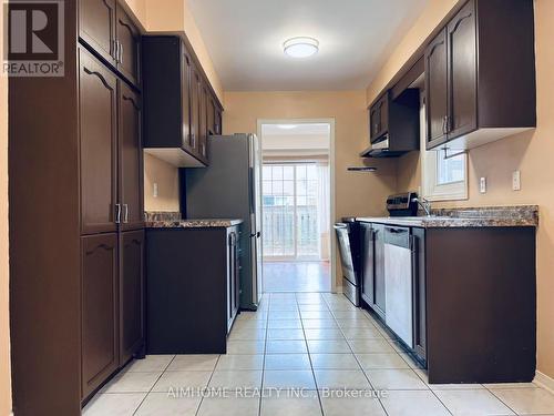 587 Pinder Avenue, Newmarket, ON - Indoor Photo Showing Kitchen