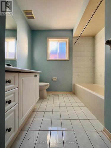 587 Pinder Avenue, Newmarket, ON - Indoor Photo Showing Bathroom