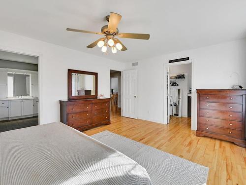 Master bedroom - 190 Rue Des Citadins S., Farnham, QC - Indoor Photo Showing Bedroom