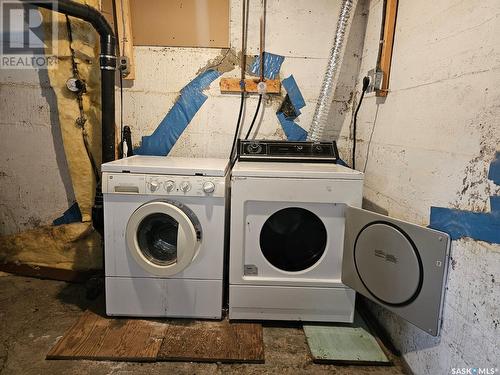 152 1St Street E, Mankota, SK - Indoor Photo Showing Laundry Room