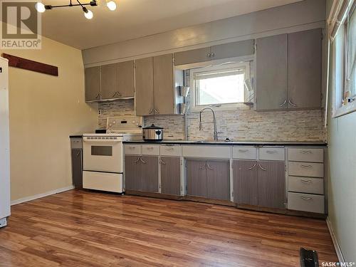 152 1St Street E, Mankota, SK - Indoor Photo Showing Kitchen