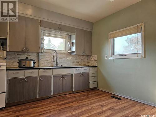 152 1St Street E, Mankota, SK - Indoor Photo Showing Kitchen