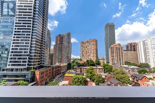 915 - 1 Gloucester Street, Toronto, ON - Outdoor With Facade