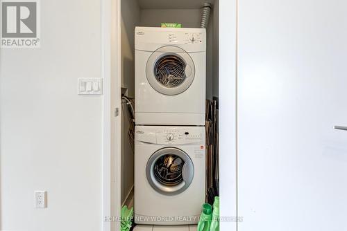 1002 - 18 Graydon Hall Drive, Toronto, ON - Indoor Photo Showing Laundry Room