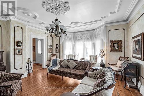 11 Oak Street, South Glengarry, ON - Indoor Photo Showing Living Room